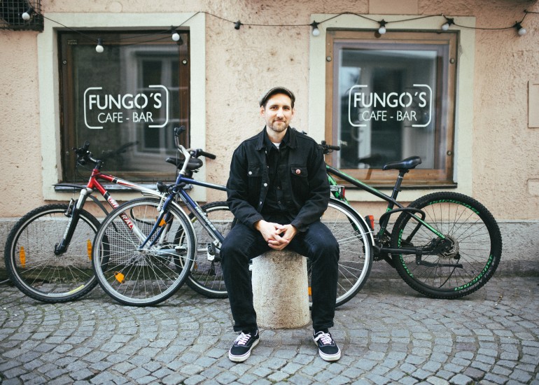 Bandkarussell in der Bar | MOSCHT