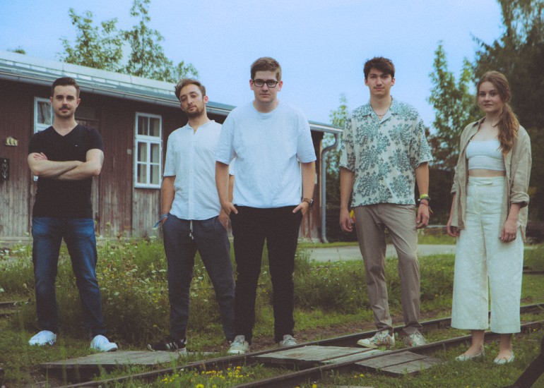 Bandkarussell in der Bar | FALL AGAIN