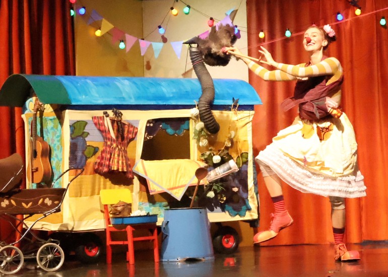 Gschnaggatheater | DIE DUMME AUGUSTINE